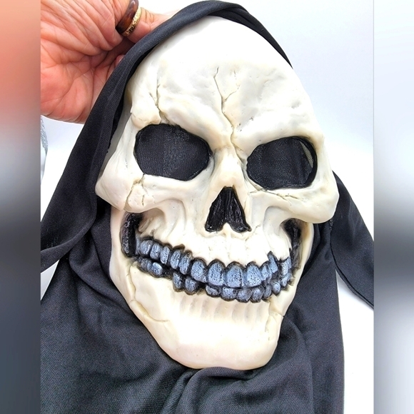 𝅺VINTAGE Face Mask - Picture 1 of 6